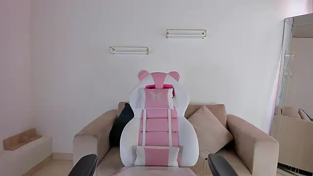 april smiith online show from 10/21/25, 12:28