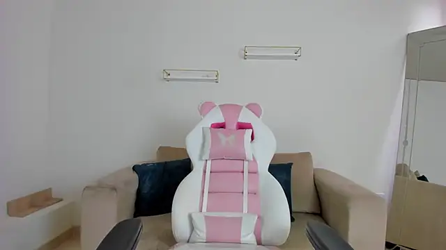 april smiith online show from 11/26/25, 12:17