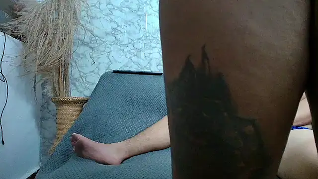 naomi campbel  online show from 11/16/25, 04:23