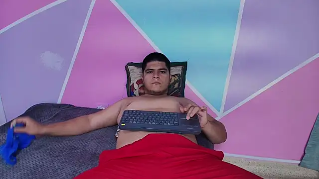 naomi campbel  online show from 02/18/26, 08:38