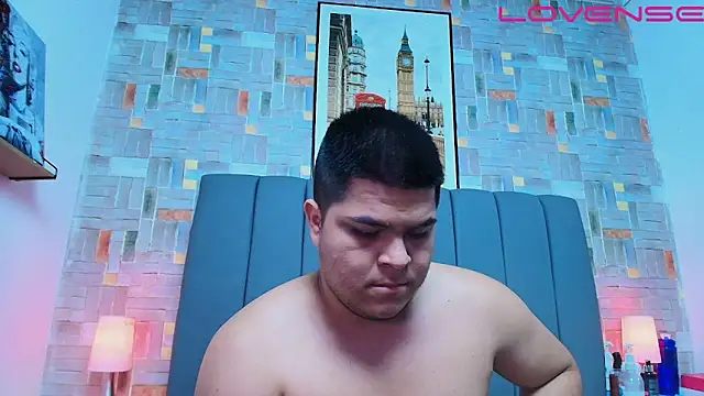 naomi campbel  online show from 03/18/26, 08:34