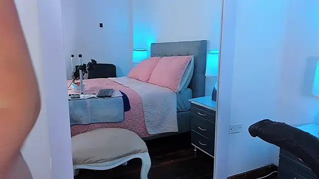 AdeleJhones online show from 02/17/26, 12:45