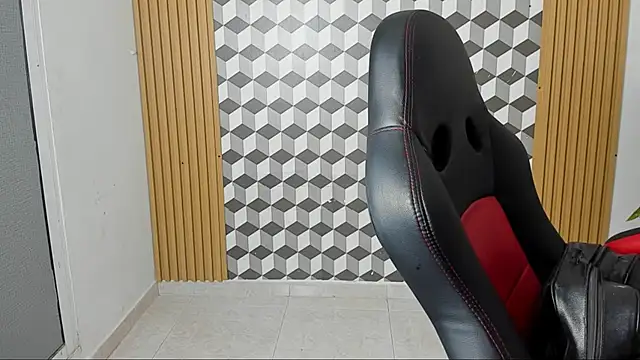 Snapshot of alice__brow chatting on 10/04/25, 03:04 alice  brow online show from 10/04/25, 03:04