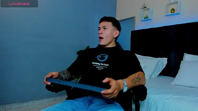 Thomas moon online show from 11/20/25, 12:49