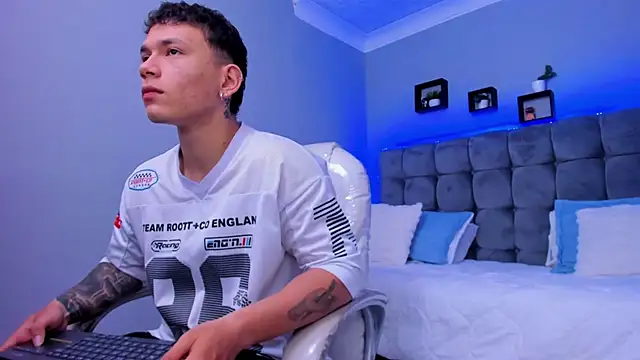 Thomas moon online show from 11/26/25, 12:28