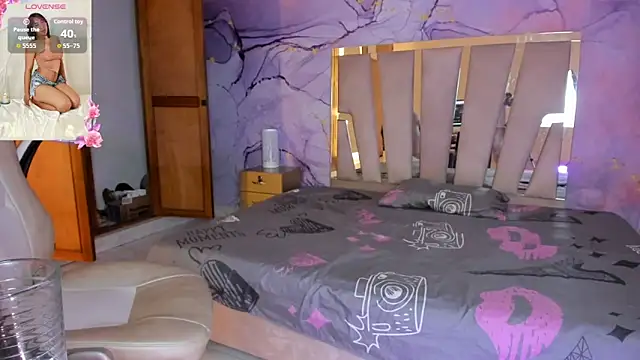 Elowen Clark online show from 10/13/25, 08:09