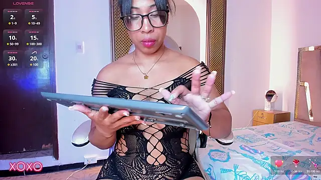 Elowen Clark online show from 12/16/25, 07:52