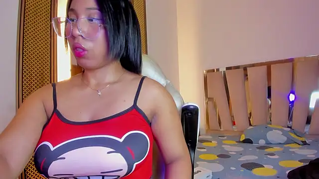 Elowen Clark online show from 02/25/26, 07:45