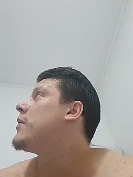 Snapshot of RAFAEL18-3_ chatting on 10/05/25, 11:02 RAFAEL18-3 online show from 10/05/25, 11:02