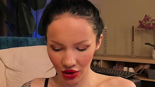 Snapshot of RussianBonita chatting on 06/06/26, 02:00 RussianBonita online show from 06/06/26, 02:00