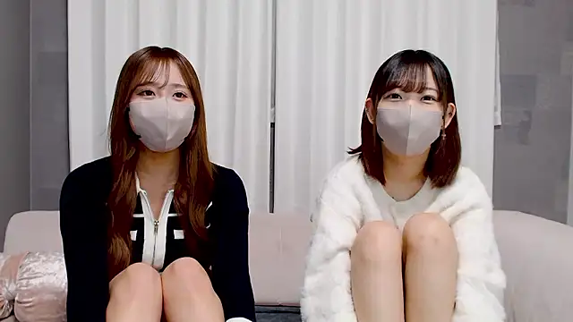 Snapshot of _YUI_CHAN_ chatting on 11/24/25, 11:32 YUI CHAN online show from 11/24/25, 11:32