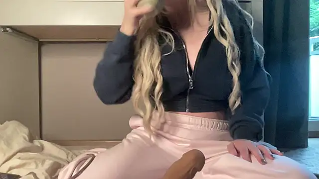 Snapshot of Wodkarella chatting on 09/25/25, 07:34 Wodkarella online show from 09/25/25, 07:34