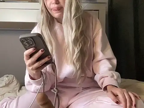 Snapshot of Wodkarella chatting on 10/09/25, 06:33 Wodkarella online show from 10/09/25, 06:33