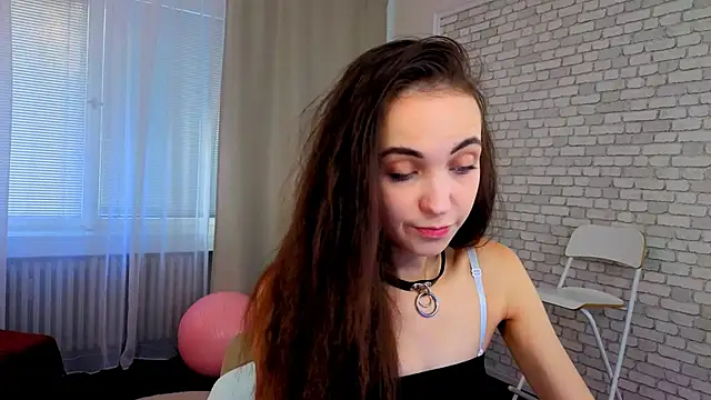 Snapshot of EllaSteele chatting on 09/18/25, 01:35 EllaSteele online show from 09/18/25, 01:35