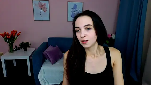 Snapshot of EllaSteele chatting on 10/13/25, 09:04 EllaSteele online show from 10/13/25, 09:04