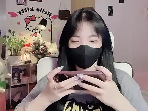 keelinnn19 online show from 12/13/25, 07:53