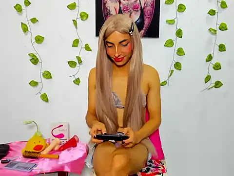 Snapshot of xamila_muaa chatting on 05/28/26, 12:57 xamila muaa online show from 05/28/26, 12:57