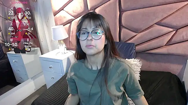 sophiaa 7 online show from 10/15/25, 11:54