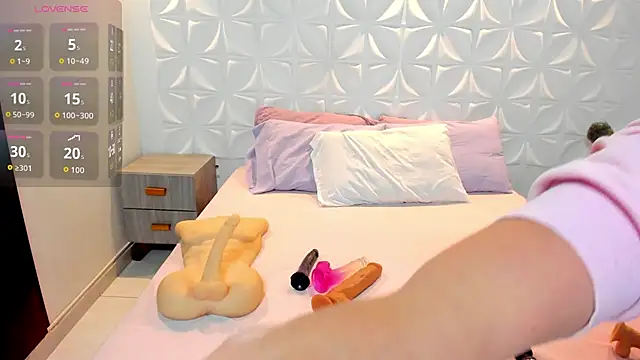 salem cute online show from 02/11/26, 09:09