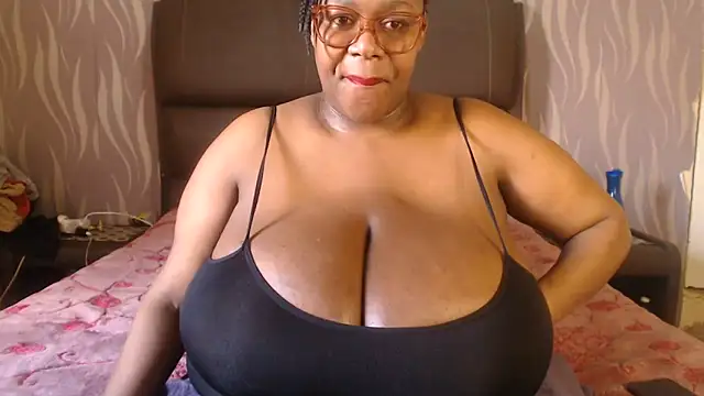 BoobsQueen46K online show from 06/30/26, 10:05