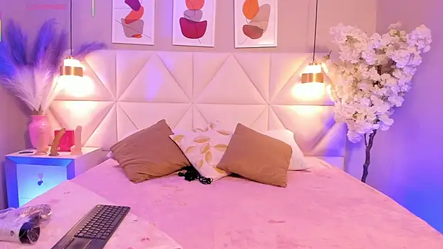 Viollet xoxo online show from 10/22/25, 03:29