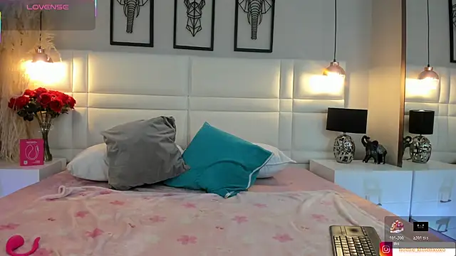 Viollet xoxo online show from 10/27/25, 08:57