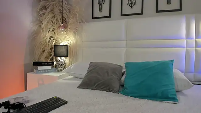 Viollet xoxo online show from 12/05/25, 08:05