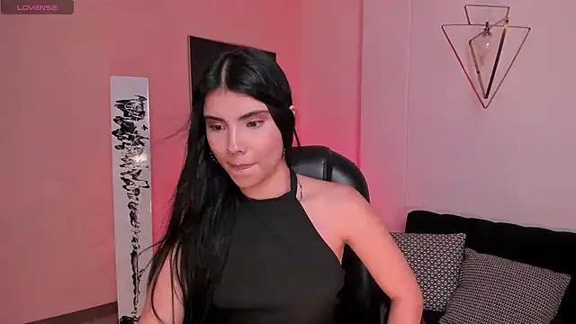 MiaLaurence online show from 10/30/25, 07:47