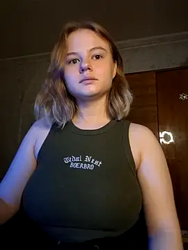 Snapshot of SlipperSherry chatting on 11/02/25, 08:22 SlipperSherry online show from 11/02/25, 08:22