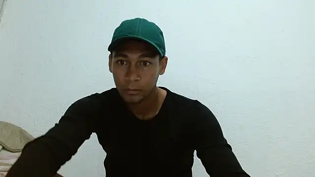 Snapshot of RyanLeon01 chatting on 07/11/26, 09:27 RyanLeon01 online show from 07/11/26, 09:27