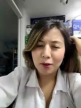 Snapshot of Sophie_del_Castillo chatting on 10/31/25, 12:55 Sophie del Castillo online show from 10/31/25, 12:55