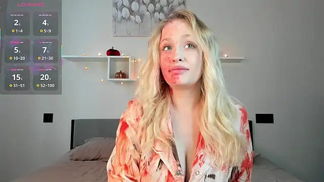 Julliakoill online show from 10/31/25, 08:15