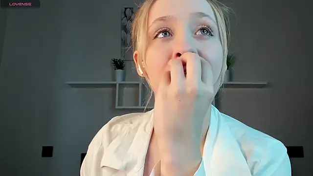 Julliakoill online show from 11/05/25, 07:41