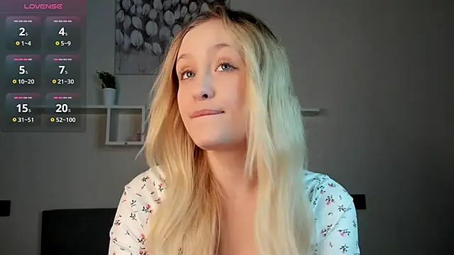 Julliakoill online show from 11/14/25, 12:37