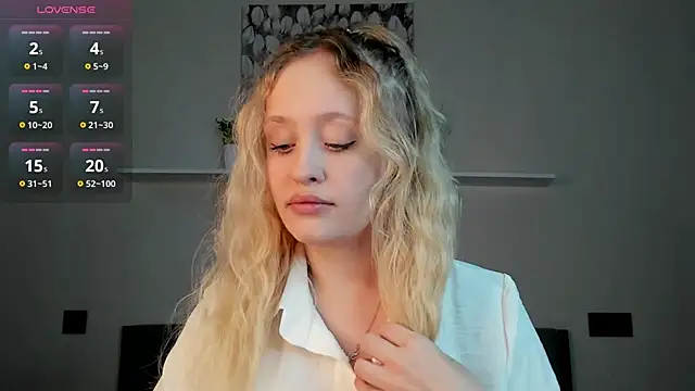 Julliakoill online show from 11/19/25, 09:20