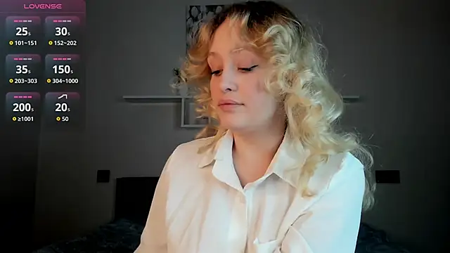 Julliakoill online show from 11/25/25, 06:24