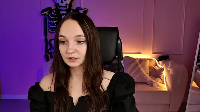 ameliaglamour online show from 10/24/25, 10:55