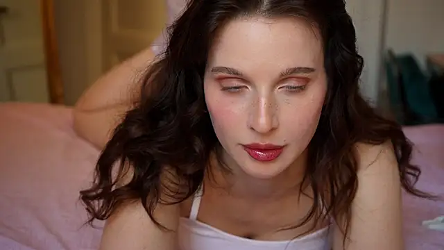 Snapshot of ellaa91 chatting on 11/15/25, 01:40 ellaa91 online show from 11/15/25, 01:40