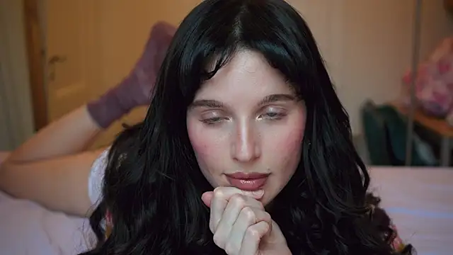 Snapshot of ellaa91 chatting on 11/20/25, 01:22 ellaa91 online show from 11/20/25, 01:22