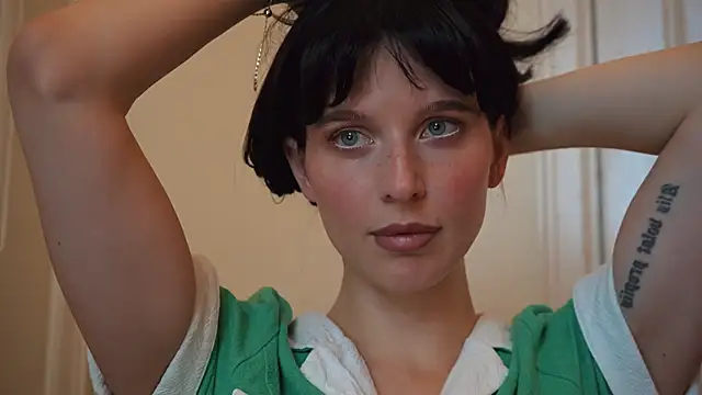 Snapshot of ellaa91 chatting on 11/21/25, 12:59 ellaa91 online show from 11/21/25, 12:59