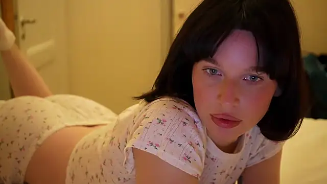 Snapshot of ellaa91 chatting on 03/16/26, 06:45 ellaa91 online show from 03/16/26, 06:45