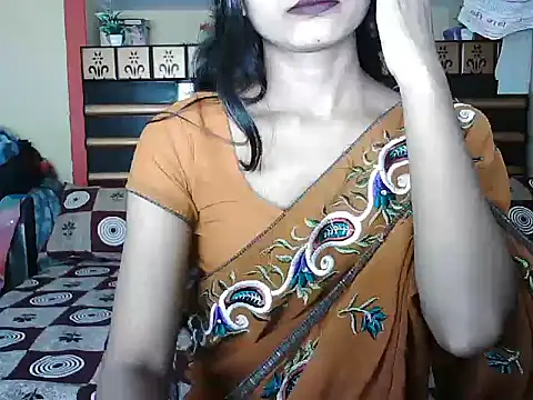 Snapshot of ROSE_GOLDE chatting on 10/02/25, 02:13 ROSE GOLDE online show from 10/02/25, 02:13