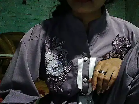 Snapshot of ROSE_GOLDE chatting on 10/28/25, 11:58 ROSE GOLDE online show from 10/28/25, 11:58