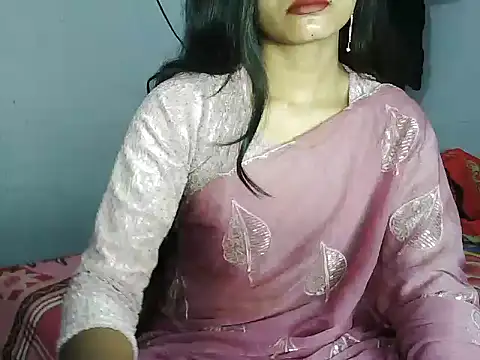 Snapshot of ROSE_GOLDE chatting on 01/06/26, 04:38 ROSE GOLDE online show from 01/06/26, 04:38