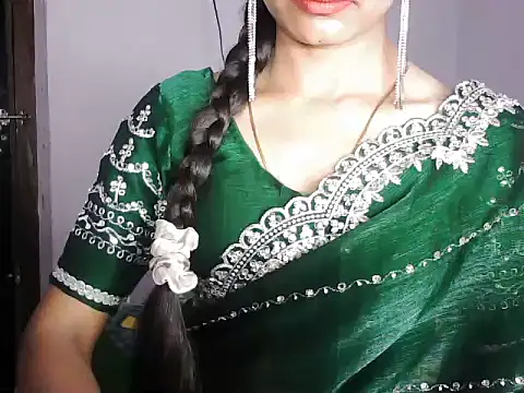 Snapshot of ROSE_GOLDE chatting on 02/05/26, 02:43 ROSE GOLDE online show from 02/05/26, 02:43