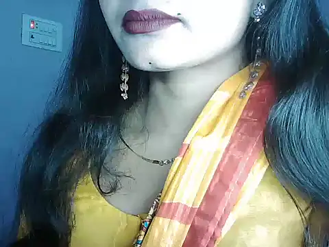 Snapshot of ROSE_GOLDE chatting on 02/19/26, 04:25 ROSE GOLDE online show from 02/19/26, 04:25