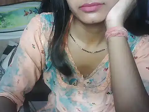 Snapshot of ROSE_GOLDE chatting on 05/18/26, 08:53 ROSE GOLDE online show from 05/18/26, 08:53