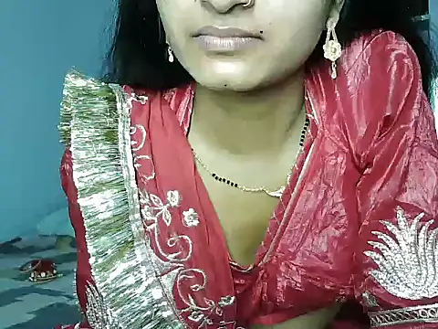 Snapshot of ROSE_GOLDE chatting on 06/14/26, 10:01 ROSE GOLDE online show from 06/14/26, 10:01