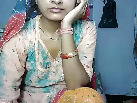 Snapshot of ROSE_GOLDE chatting on 06/18/26, 09:47 ROSE GOLDE online show from 06/18/26, 09:47