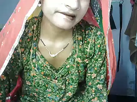 Snapshot of ROSE_GOLDE chatting on 06/23/26, 05:27 ROSE GOLDE online show from 06/23/26, 05:27